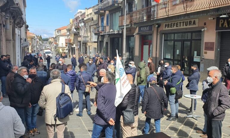 Confartigianato Imprese Calabria: “Comprendiamo l’amarezza e la rabbia di chi protesta, servono ristori subito e adeguati”